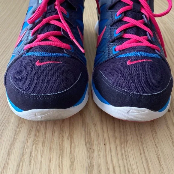 Nike Women’s Training Size 8 - Picture 3 of 8